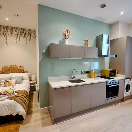 Liverpool Gem: Cozy Studio Retreat ภายนอก รูปภาพ