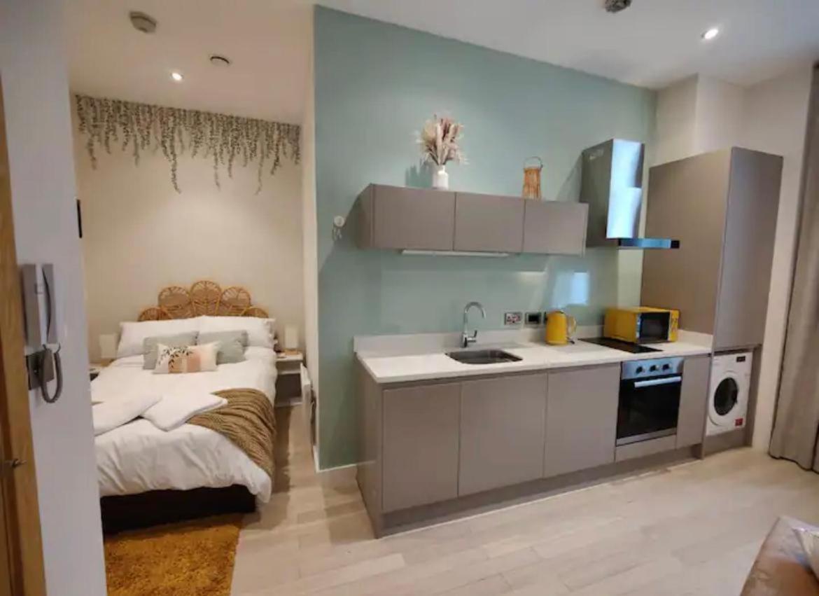 Liverpool Gem: Cozy Studio Retreat ภายนอก รูปภาพ