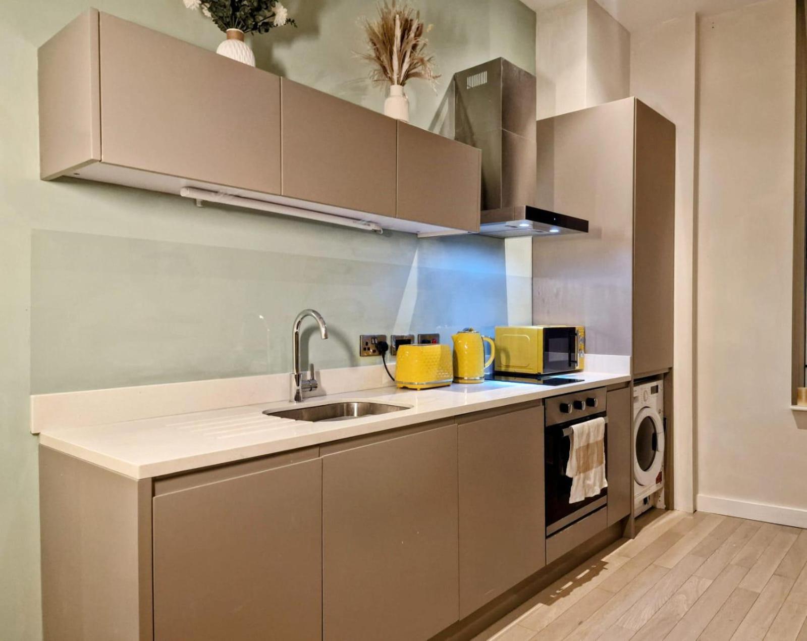 Liverpool Gem: Cozy Studio Retreat ภายนอก รูปภาพ