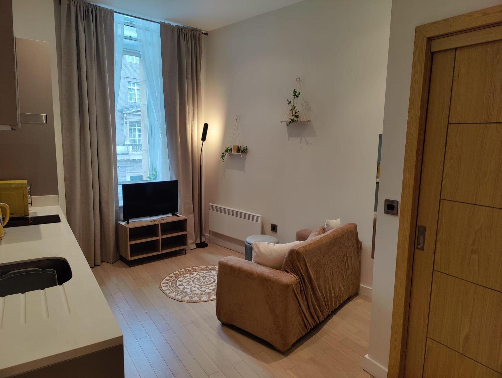 Liverpool Gem: Cozy Studio Retreat ภายนอก รูปภาพ