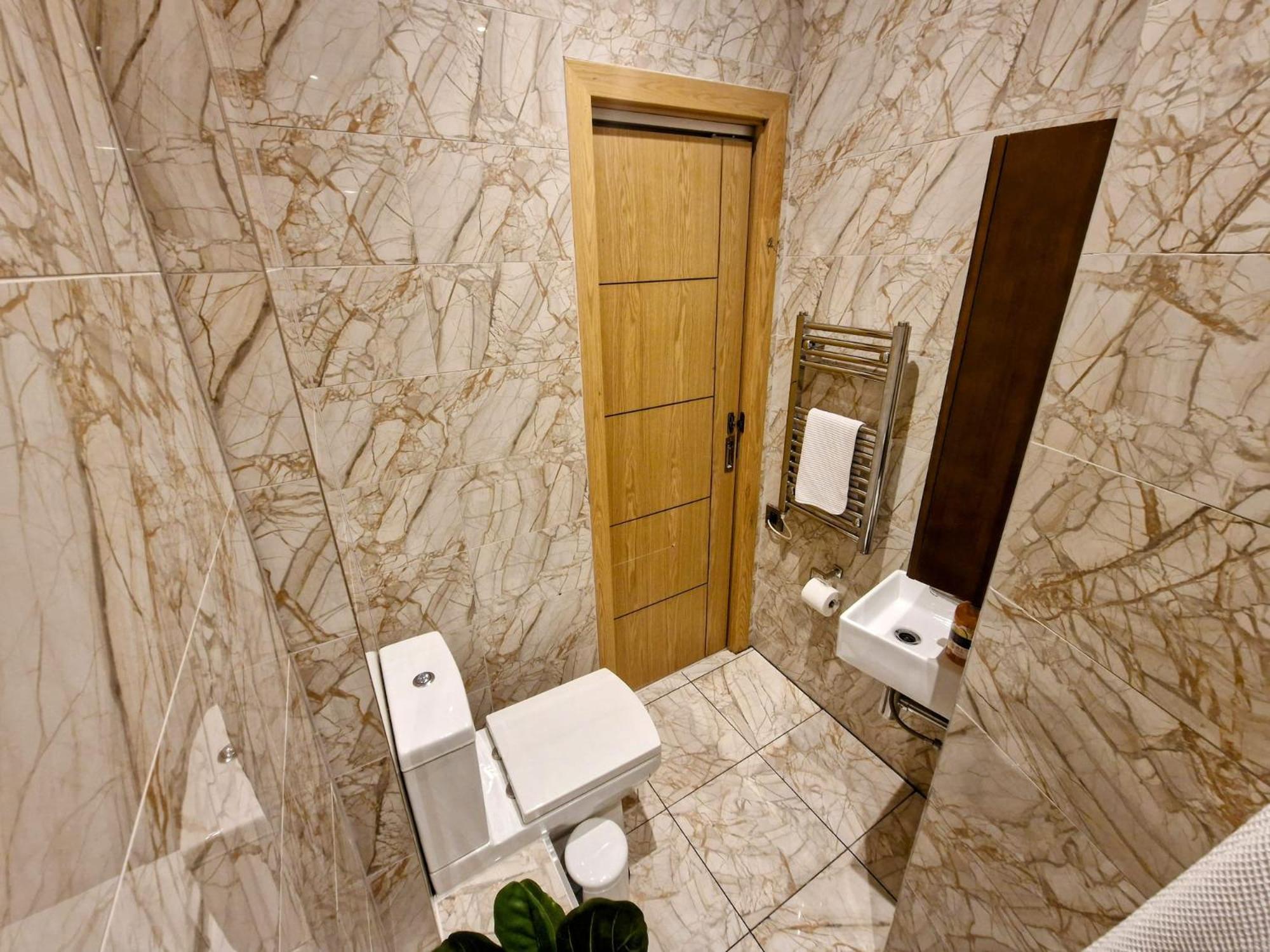 Liverpool Gem: Cozy Studio Retreat ภายนอก รูปภาพ
