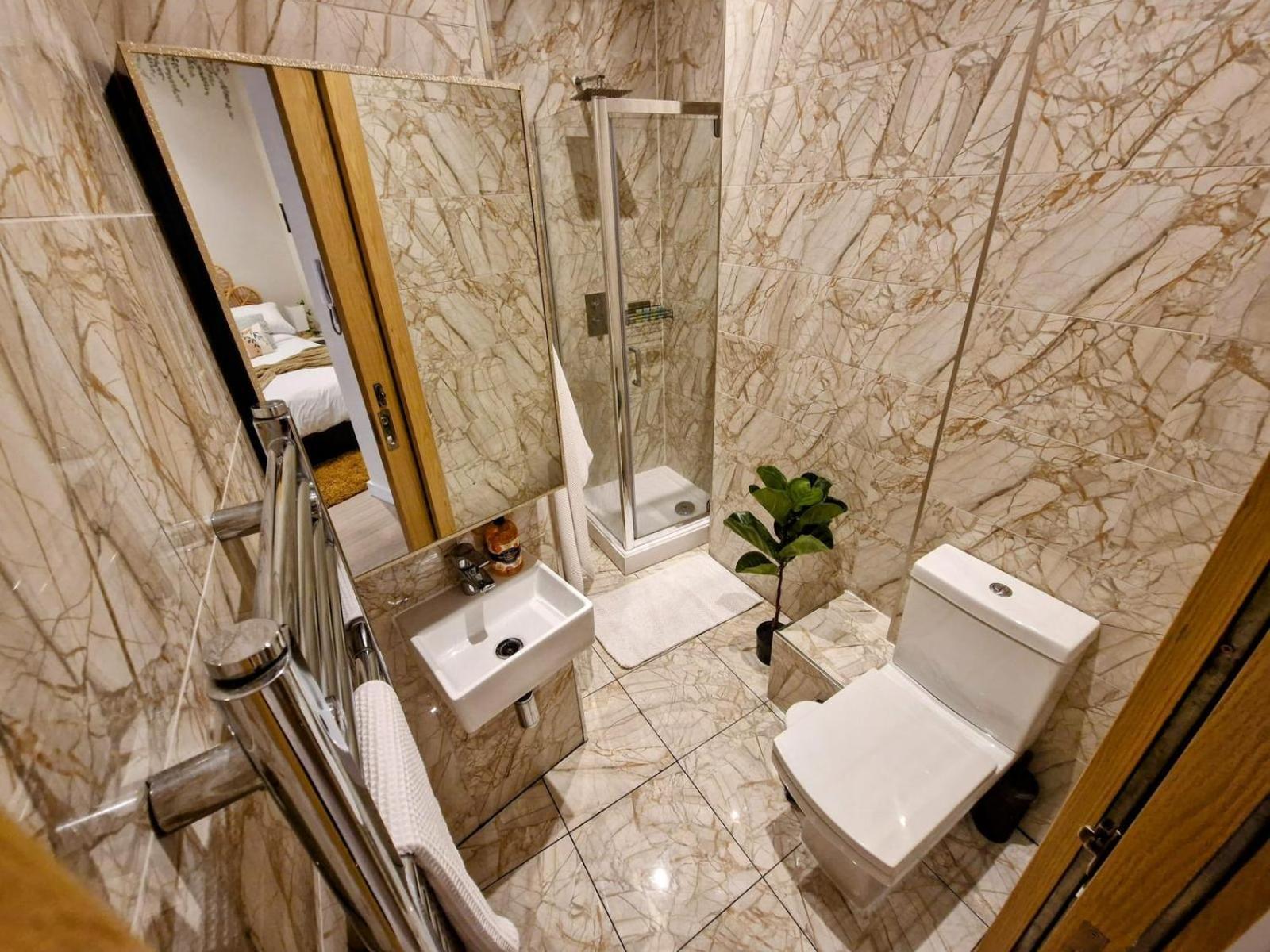 Liverpool Gem: Cozy Studio Retreat ภายนอก รูปภาพ